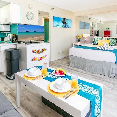 Aloha Vibes Await! Stylish Condo At Aloha Surf - Mountain And City Views Honolulu Exterior foto