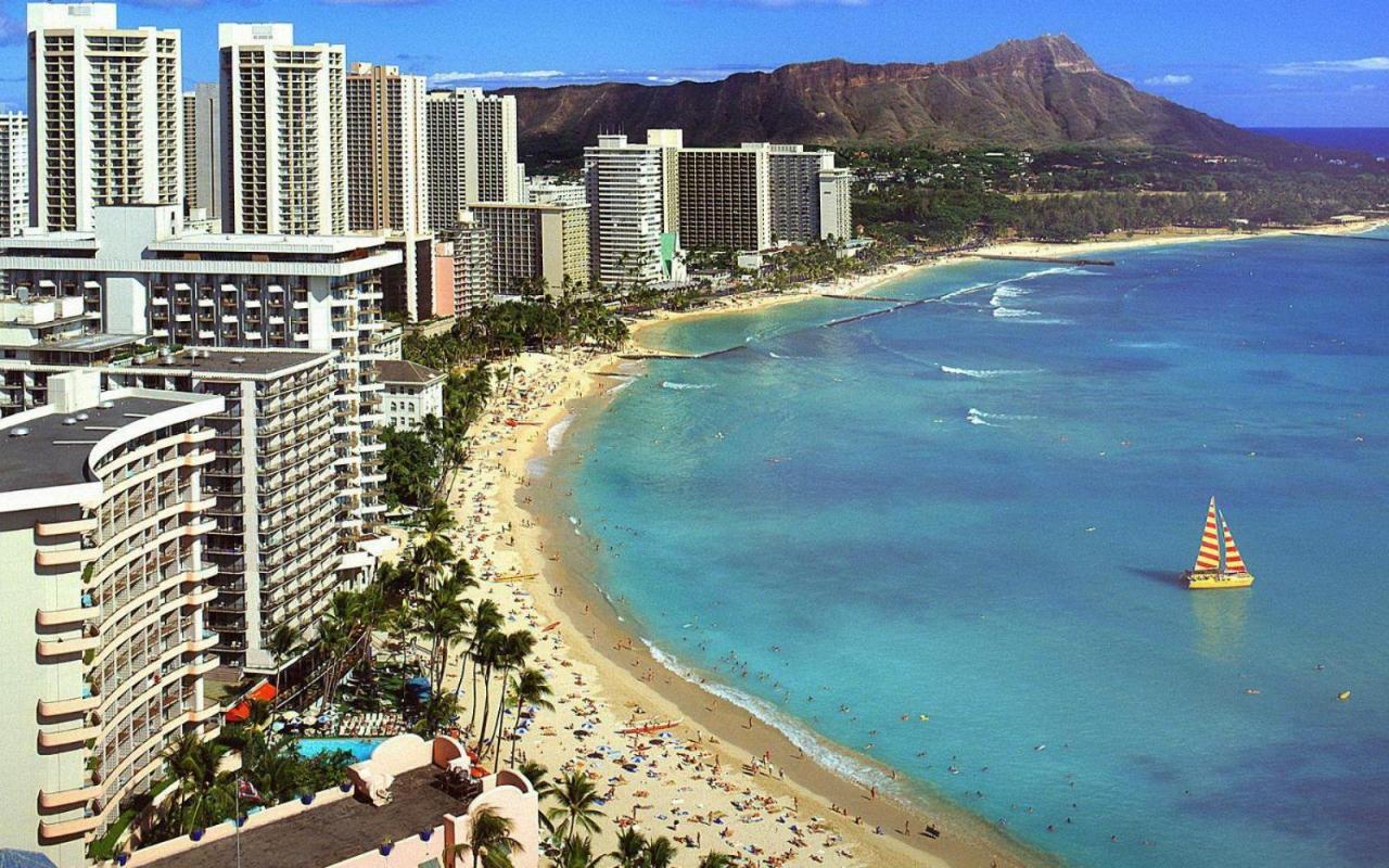 Aloha Vibes Await! Stylish Condo At Aloha Surf - Mountain And City Views Honolulu Exterior foto