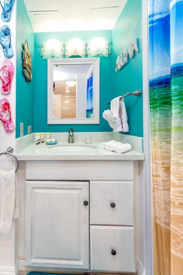 Aloha Vibes Await! Stylish Condo At Aloha Surf - Mountain And City Views Honolulu Exterior foto